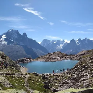 https://happy-moose-cosy-mont-blanc-view-apartment.hotels-rhonealpes.com